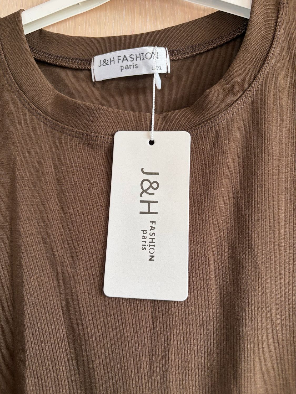 Elegante midi jurk met taille detail en split