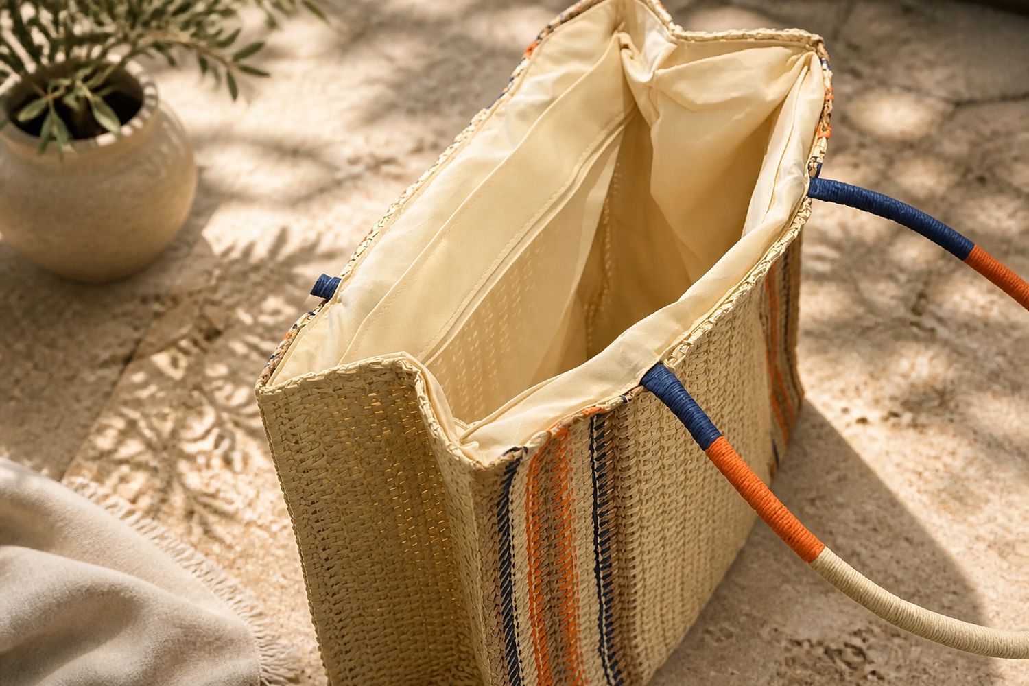 Strandtas in gevlochten look met strepen | Ruim &amp; stijlvol