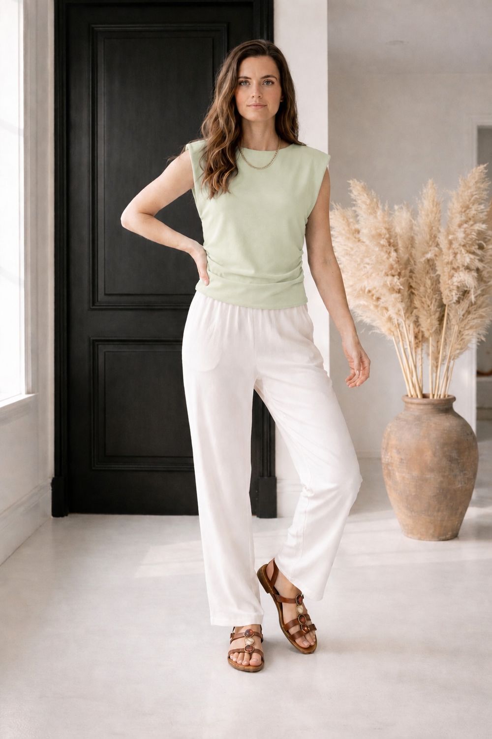 Elegante Comfort  set met rechte broek en schouderdetail top