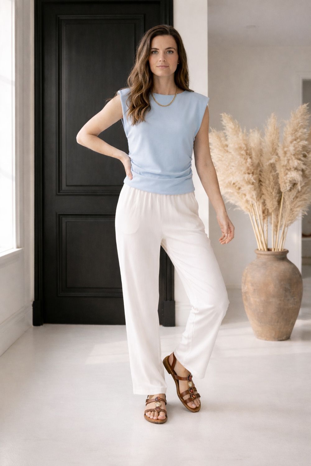 Elegante Comfort  set met rechte broek en schouderdetail top