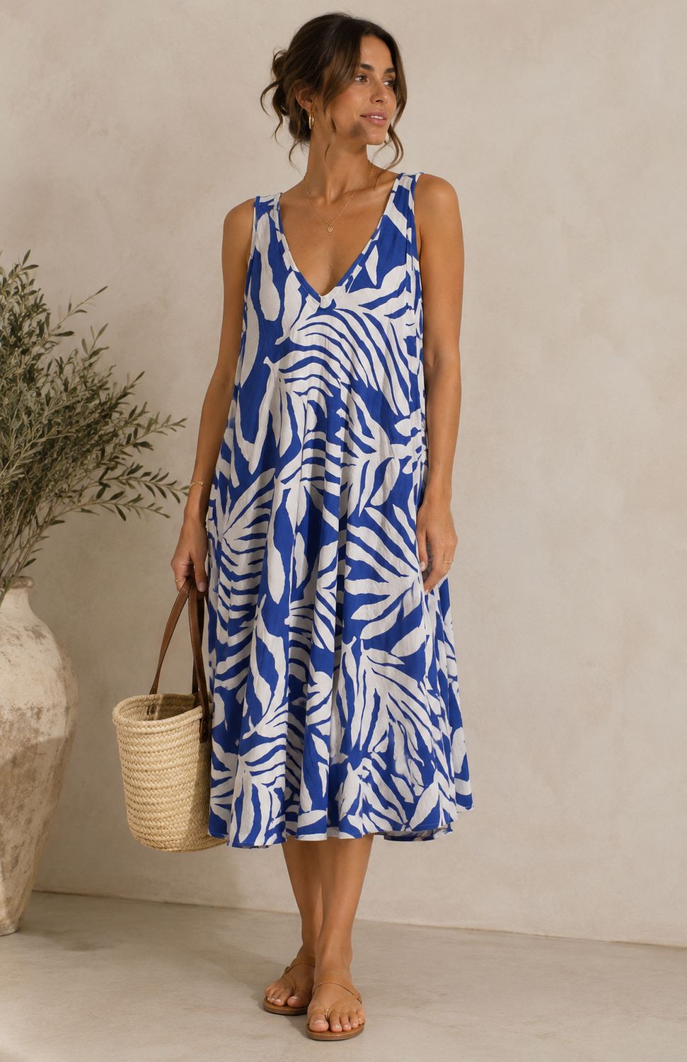 Blauwe midi jurk met witte print – luchtige zomerjurk