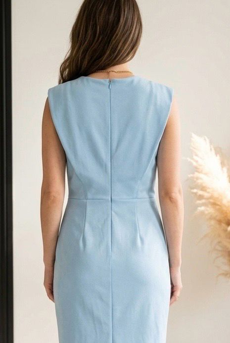 Elegante Midi Jurk met Gouden Tailleketting