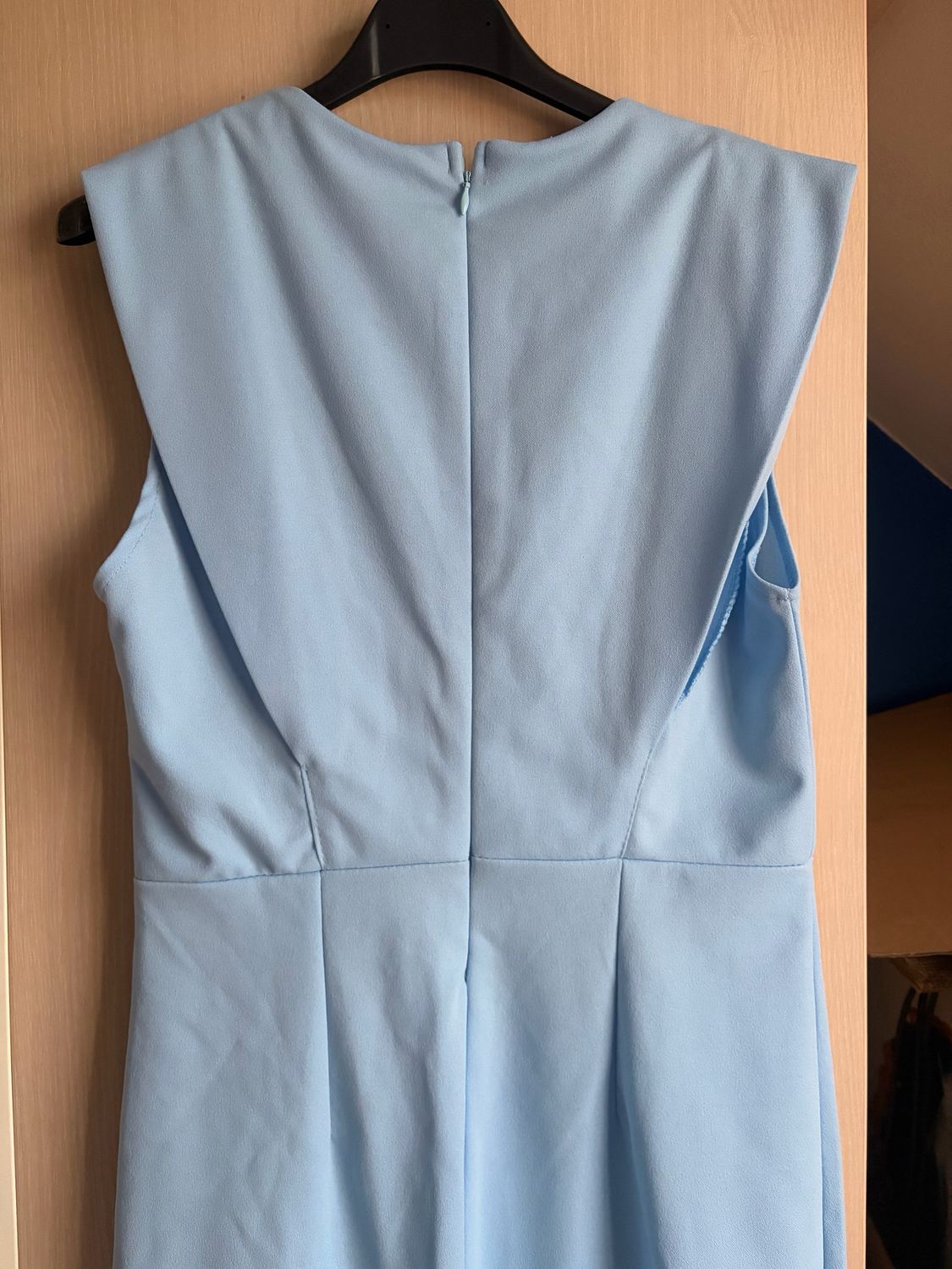 Elegante Midi Jurk met Gouden Tailleketting