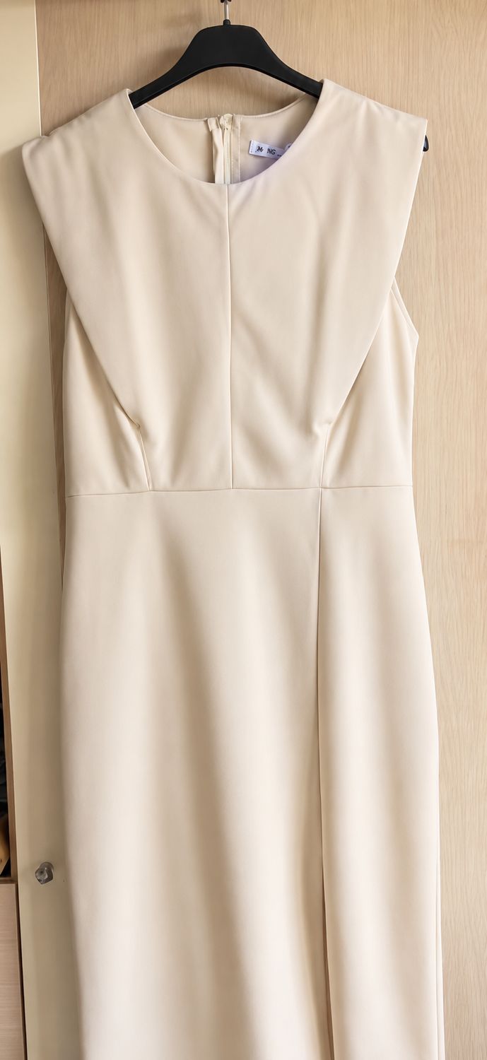 Elegante Midi Jurk met Gouden Tailleketting