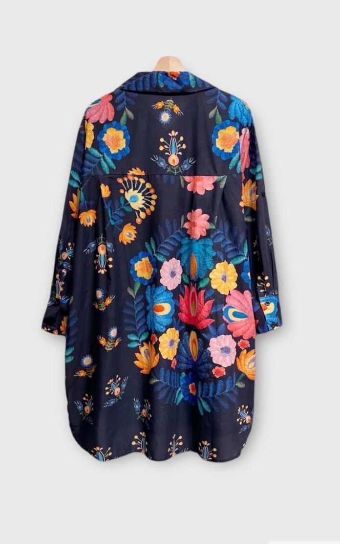 Luchtige oversized tuniekjurk met bloemenprint – vervaardigd uit 100% katoen.