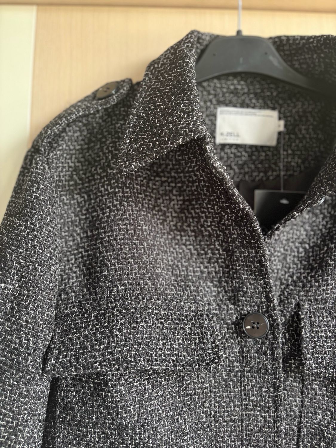 Tweed Tussenseizoen Jasje met Zakdetails – Ecru &amp; Antraciet- Kort Jasje voor Dames