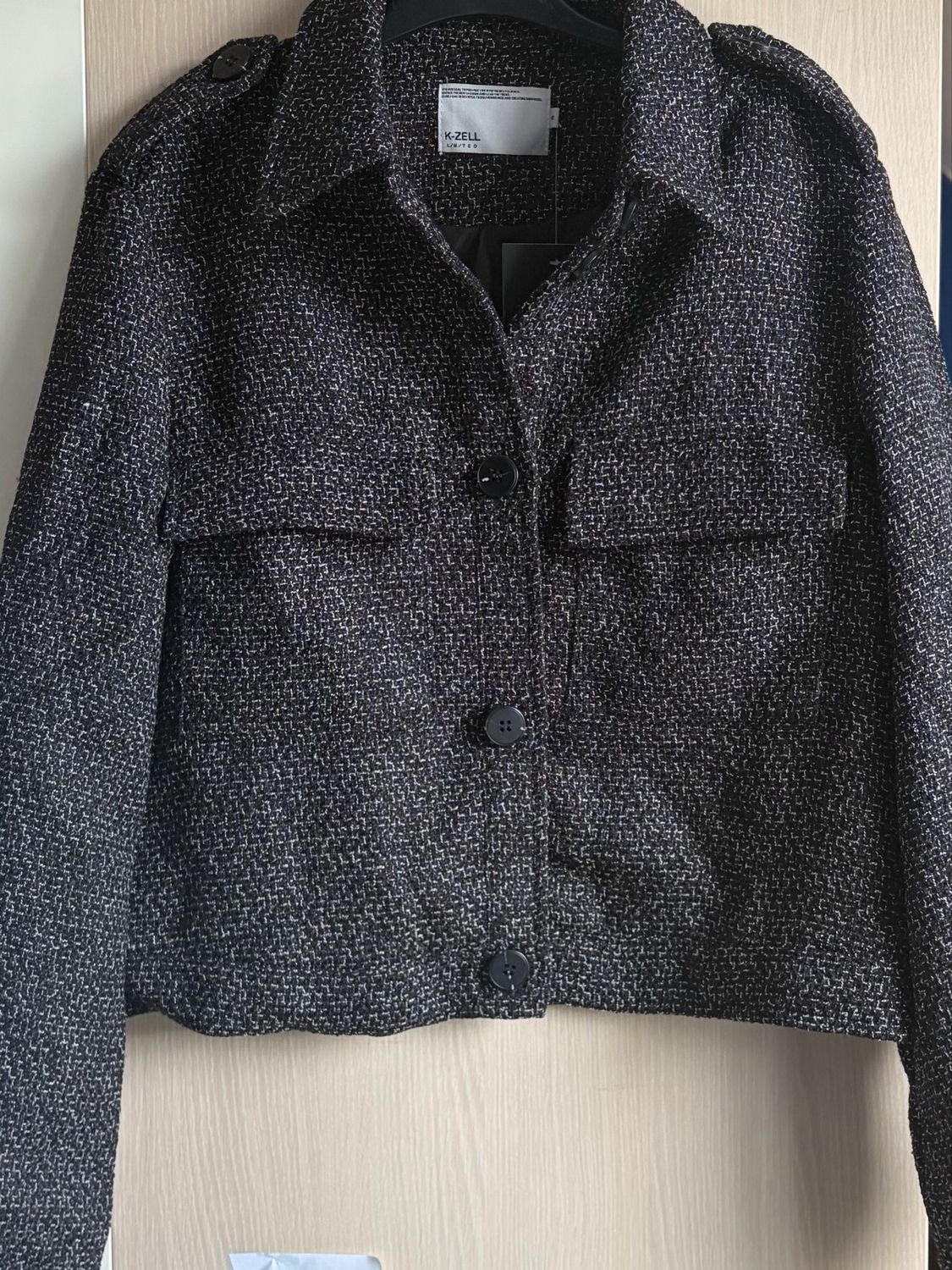 Tweed Tussenseizoen Jasje met Zakdetails – Ecru &amp; Antraciet- Kort Jasje voor Dames