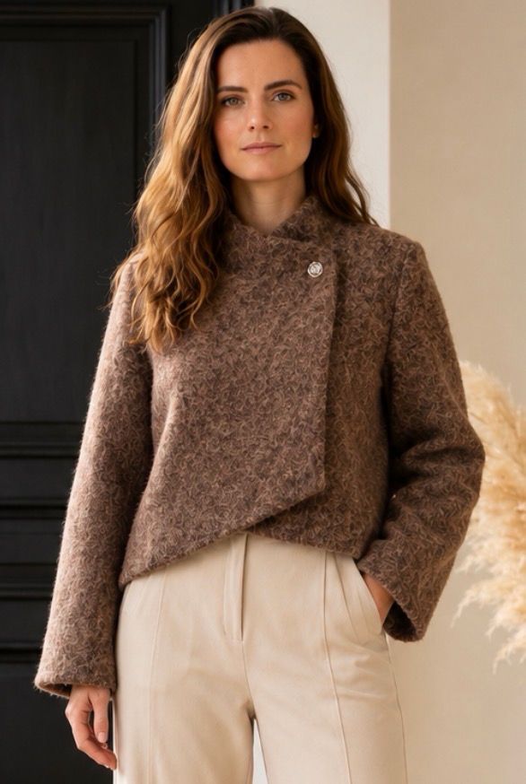 Korte Soft Luxe Bouclé Jacket – Taupe Brown- Tussen Seizoen Jasje