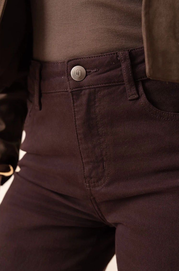 Classic Light Flare Straight Fit Jeans – Plum