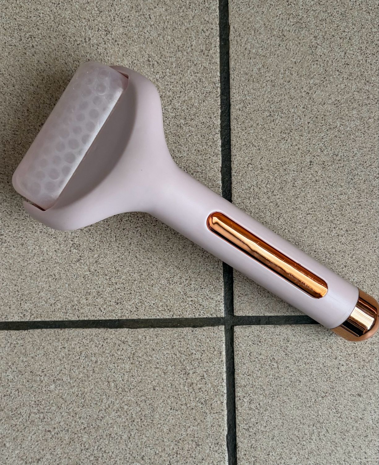 Ijsroller Massage- ❄️ Bye bye puffiness &amp; tension – hello Ice Roller!