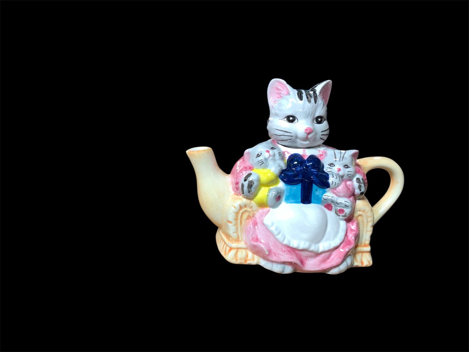 Novel Teapot - Cat Family