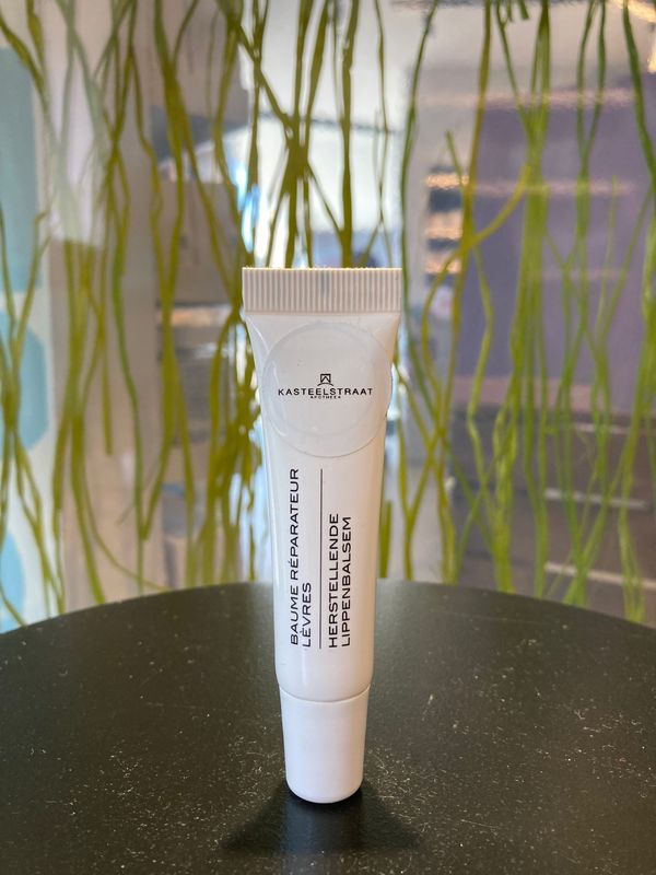 HERSTELLENDE LIPPENBALSEM