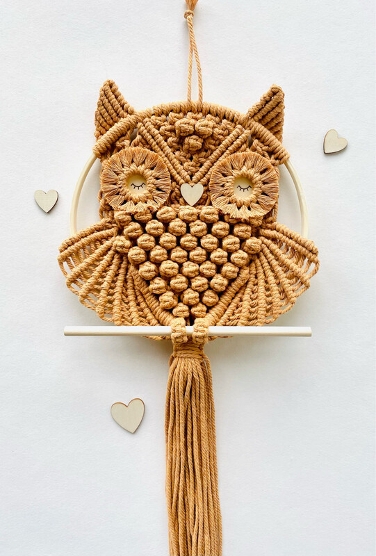 Uil wandhanger macramé in ring