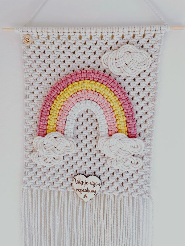 Wandhanger macramé regenboog