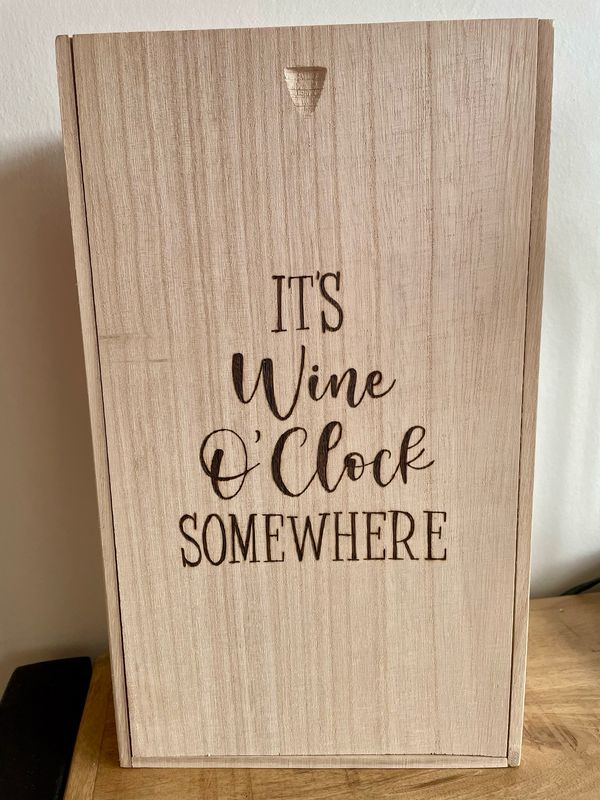 Wijnkist dubbel “It’s wine o’clock”