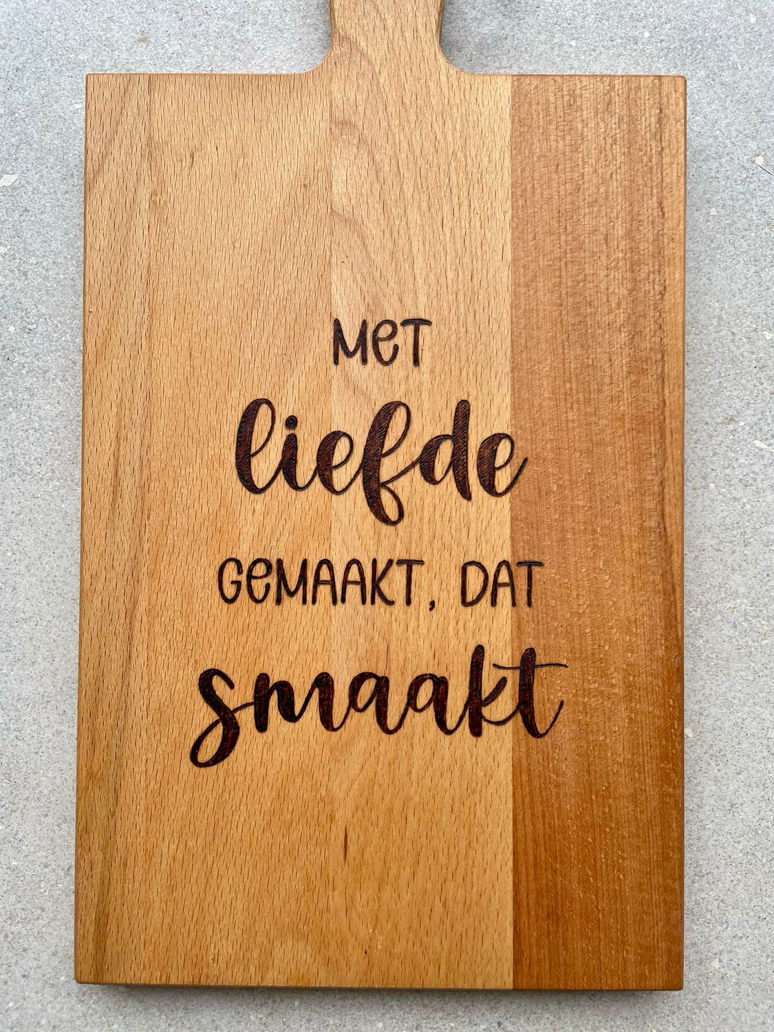 Serveerplank &quot;Met liefde gemaakt, dat smaakt&quot;
