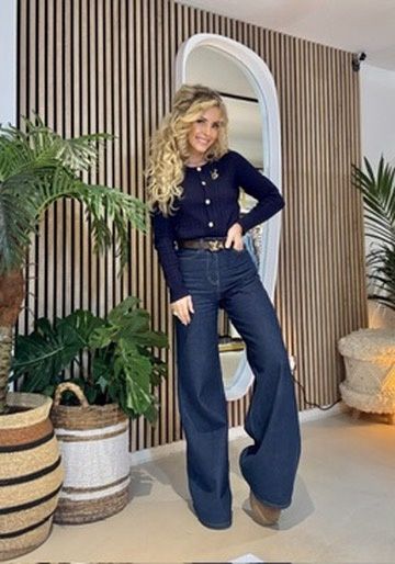 Wide fit jeans