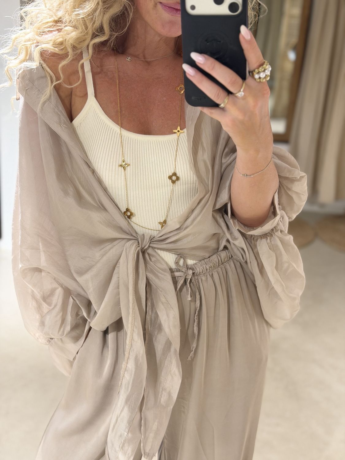 Blouse Puck