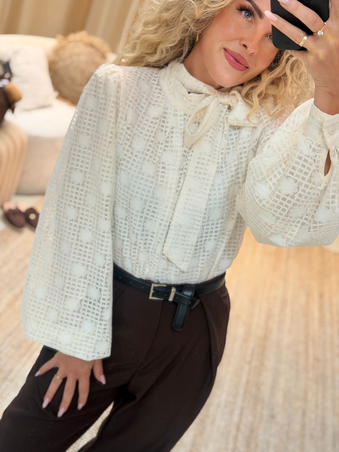 Isabelle Lace Bow Blouse, Kleur: Beige, Maat: S