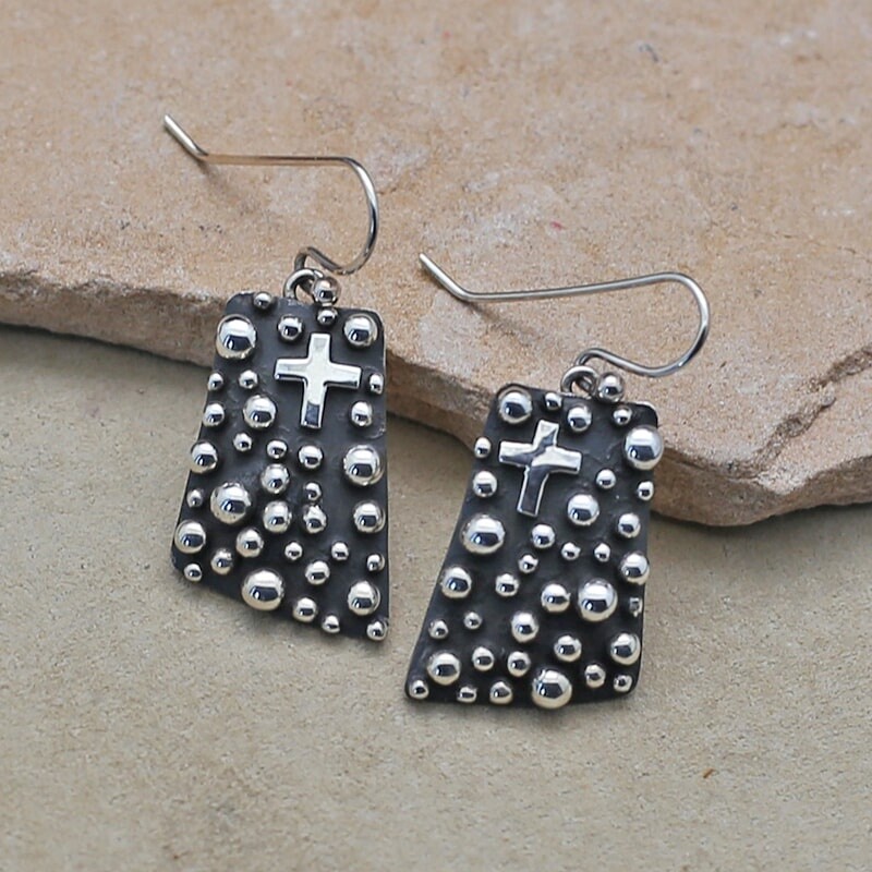 Dangle rain drop design earrings