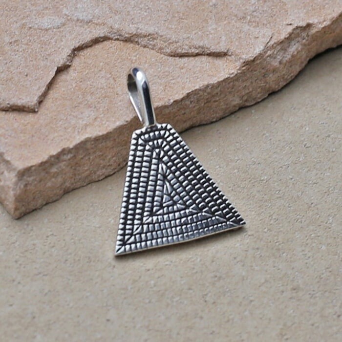 Elgin Tom triangle design pendant - Bil 693