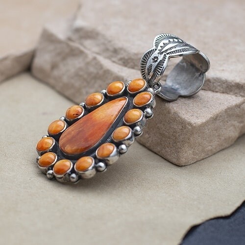 Large Navajo cluster pendant w/ spiny oyster shell - Bil 492