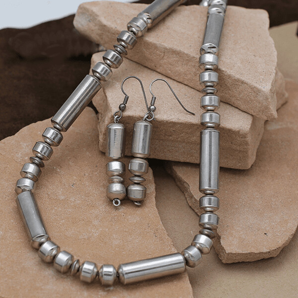 24&quot; Vintage barrel &amp; saucer Navajo pearl necklace