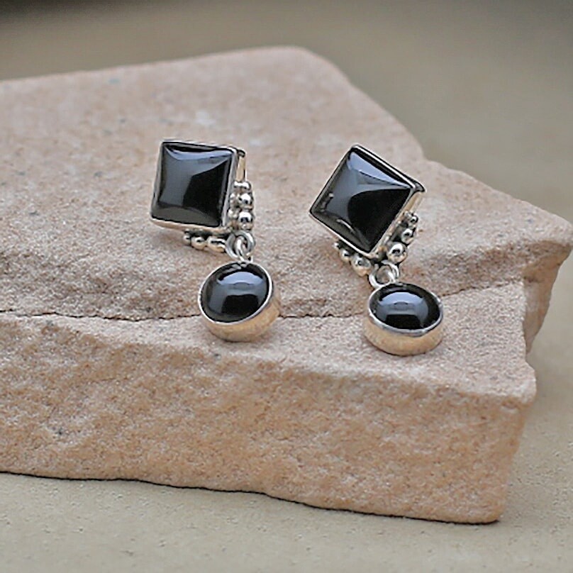 BIL 453 Diamond &amp; round shape dangle onyx earrings