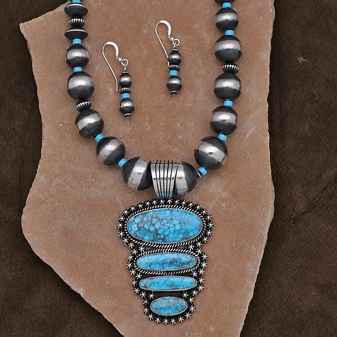Kingman turquoise pendant &amp; beads