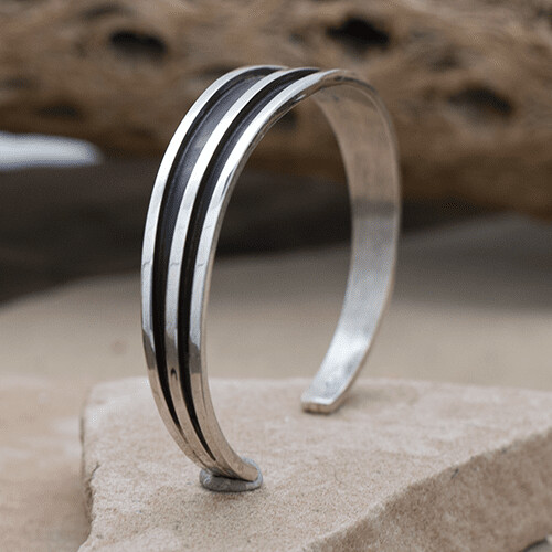 Tom Hawk unique design channel bracelet