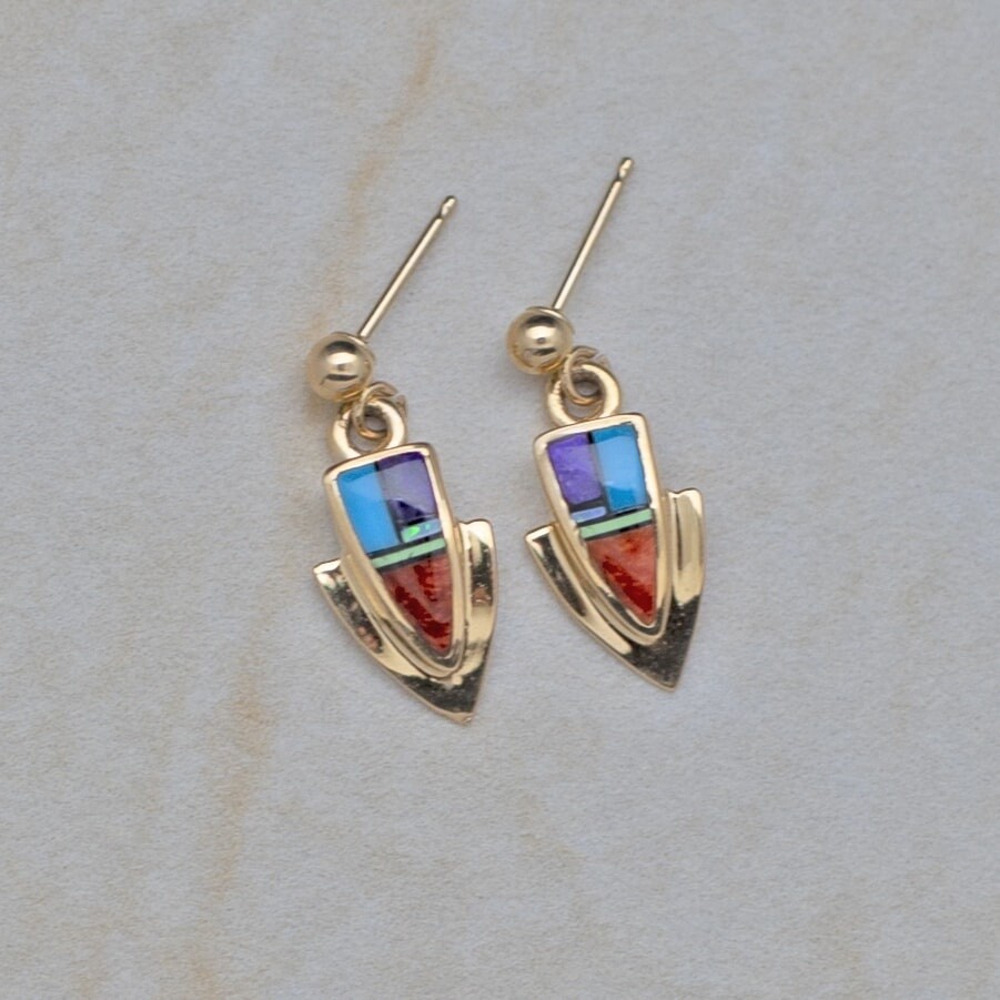 ANA 1387  14kt gold Arrow Head shape earrings