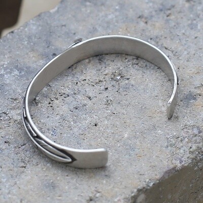 Thin double feather bracelet