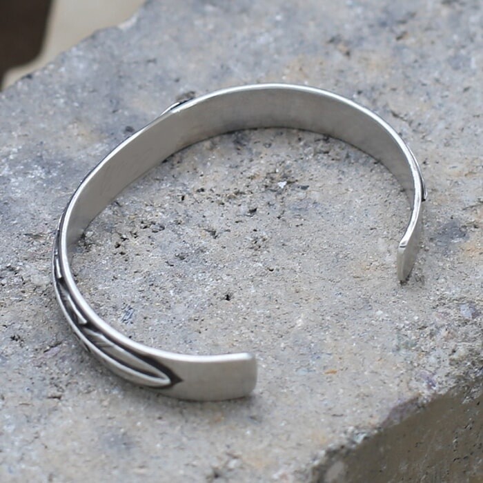 Thin double feather bracelet