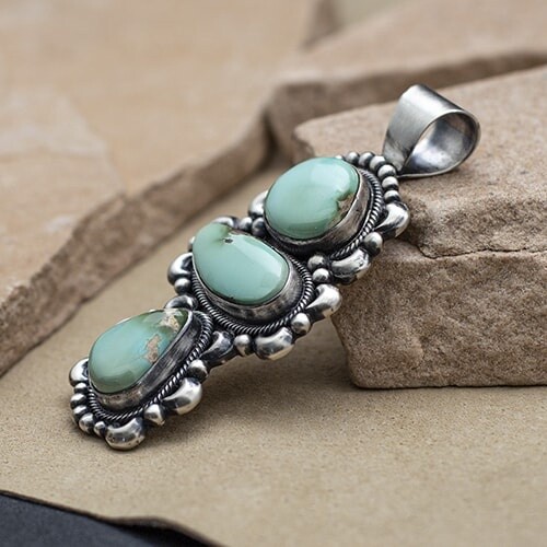 3 stone Royston pendant with reprousse´