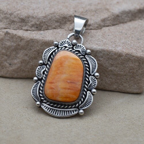 Spiny oyster shell pendant w/heavy stamping-Bil 491