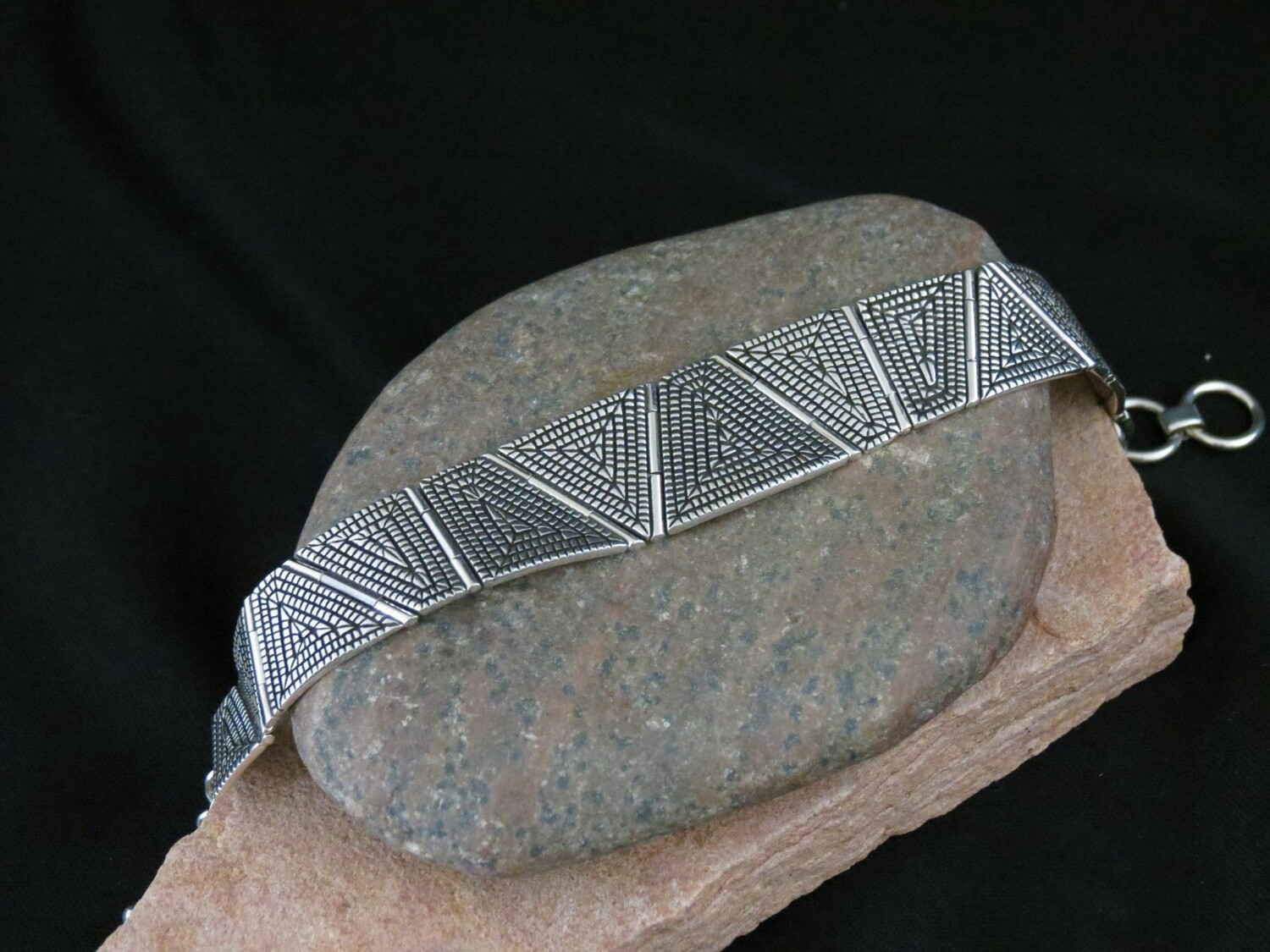 Basket weave pattern link bracelet designed by Elgin Tom