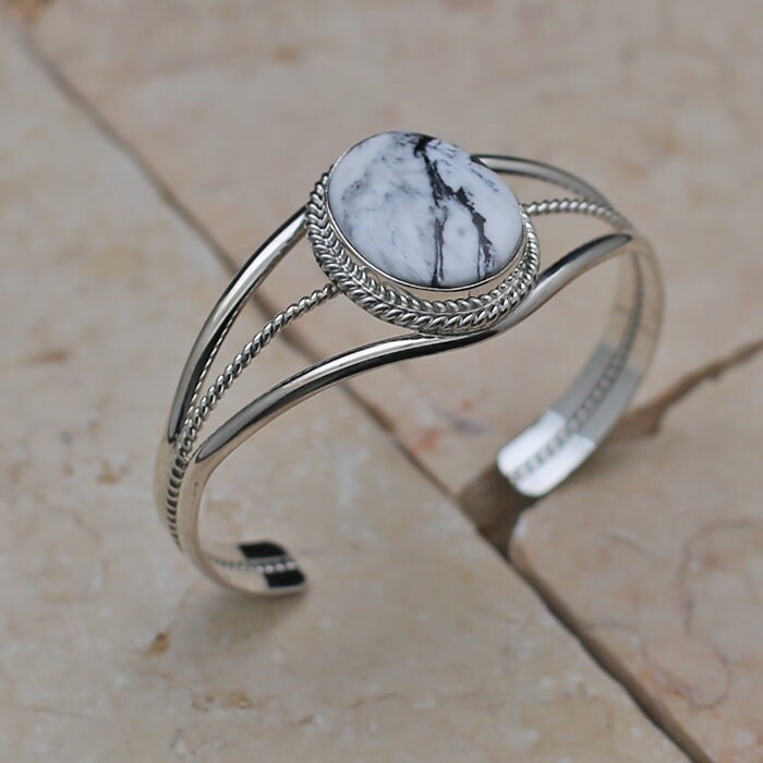 Medium sized twist wire bracelet with White Buffalo- ANA 1514
