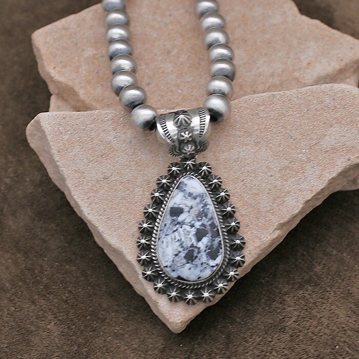 White Buffalo pendant &amp; Silver beads set - BC 1379