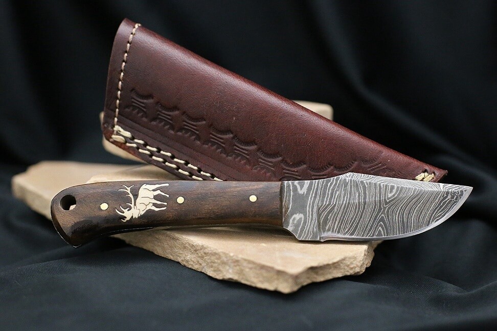 Elk image inlayed handle with Damascus blade