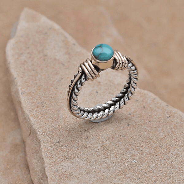 Vintage 1980&#39;s unique twist wire ring