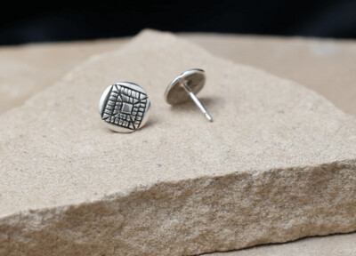 Basket weave pattern-Mini round post earrings