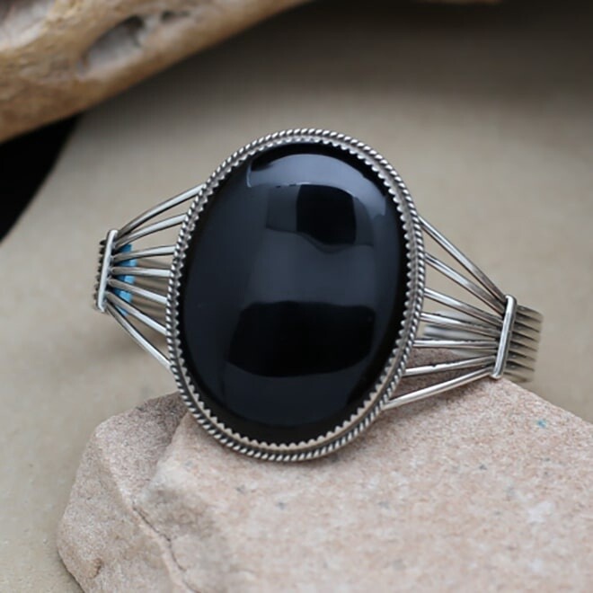 BIL 457 Large oval onyx stone bracelet