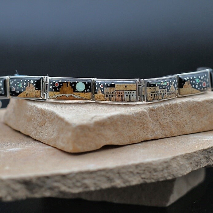 Link bracelet with adobe pueblo design