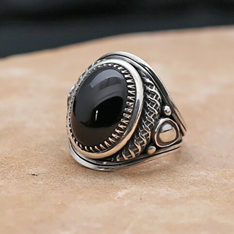 Derrick Gordon black onyx ring