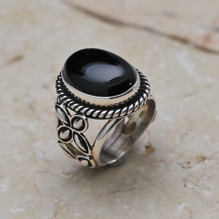 Flower design ring with Black Onyx- Bil 627