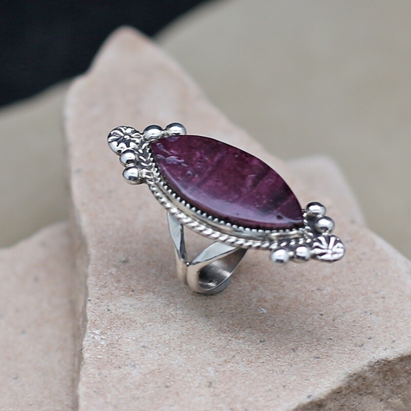 Purple spiny oyster shell ring