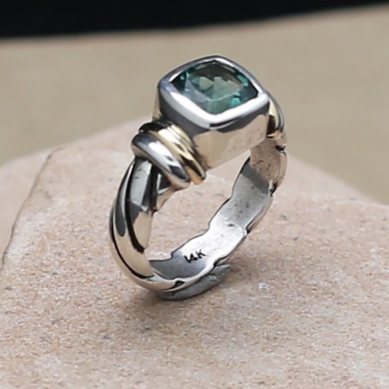 14KT Gold &amp; Silver w/ blue-green faceted stone-, Ring Size: 8.5