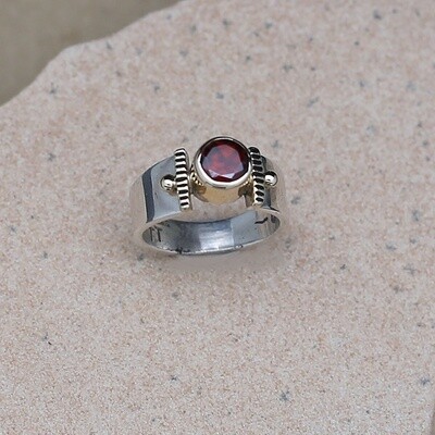 14KT Gold &amp; Silver w/ Garnet Faceted stone, Ring Size: BIl753