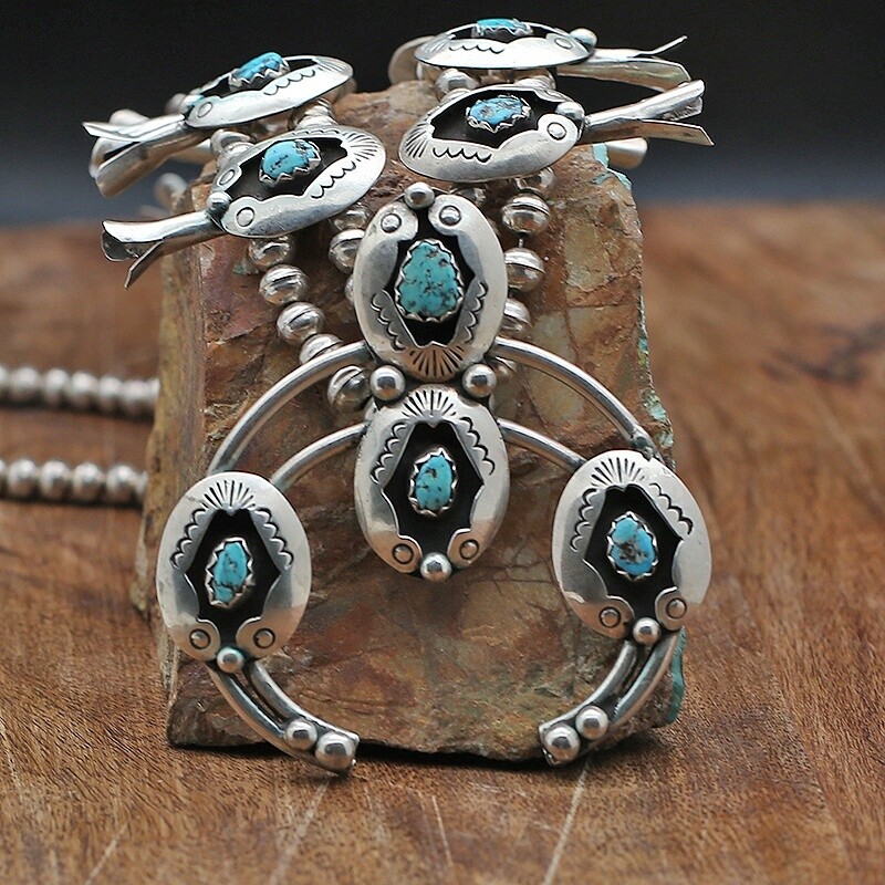 Vintage 1970&#39;s Navajo squash blossom