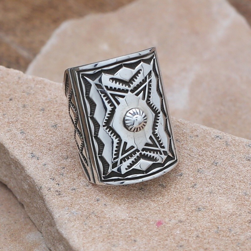 Curved rectangular silver ring, Ring Size: BIL820